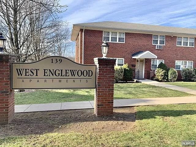 139 W Englewood Ave - Photo 2 of 9