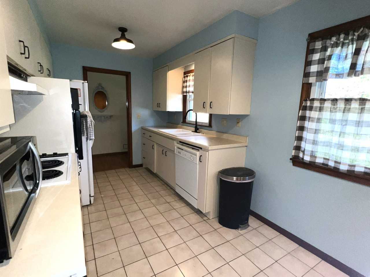 11516 Oakvale Road North - Photo 4 of 17