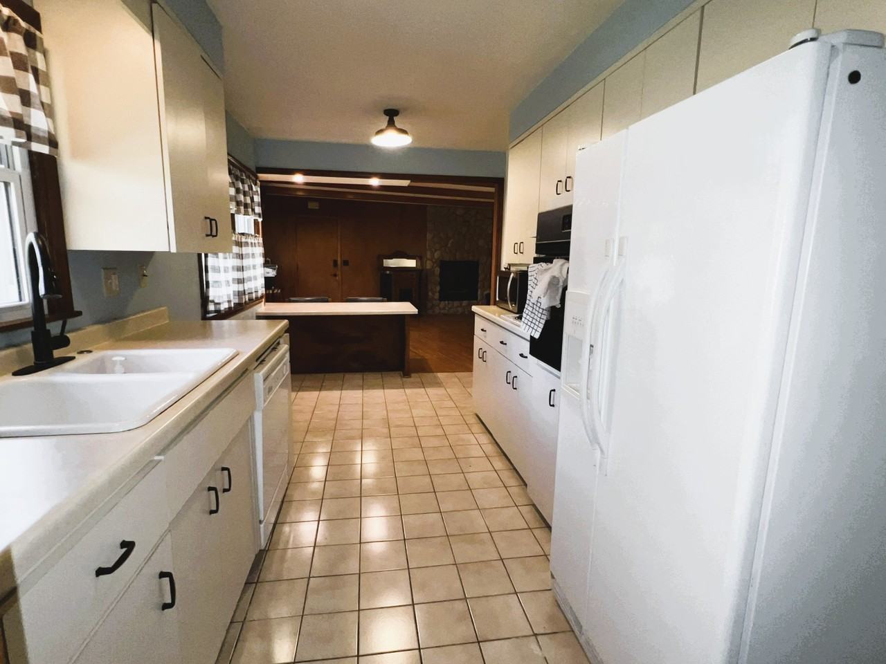 11516 Oakvale Road North - Photo 5 of 17