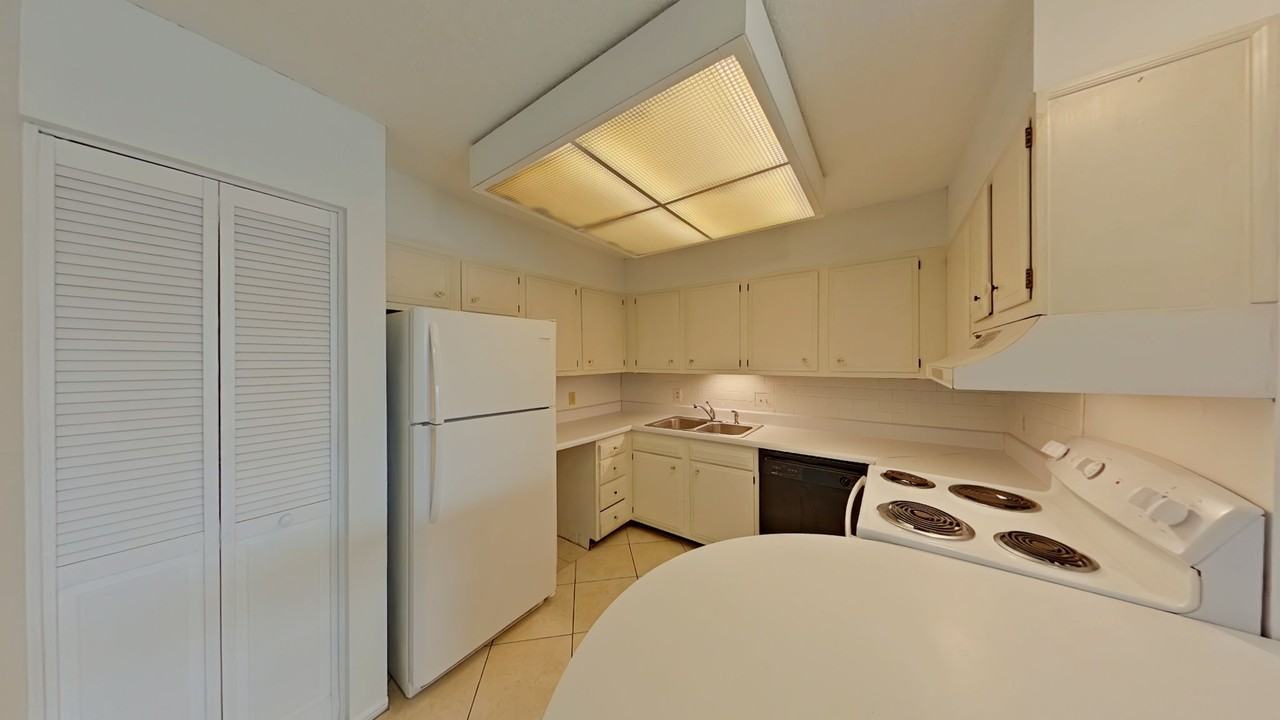 30 Moreno Point Road #303B - Photo 7 of 18