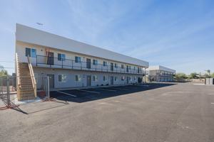 featured image of 2121 W Adams St Bldg B