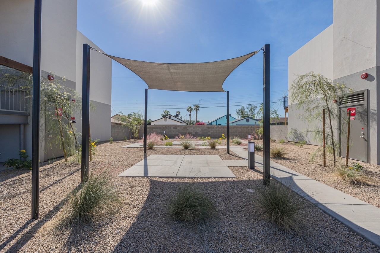 2121 W Adams St Bldg B - Photo 7 of 7