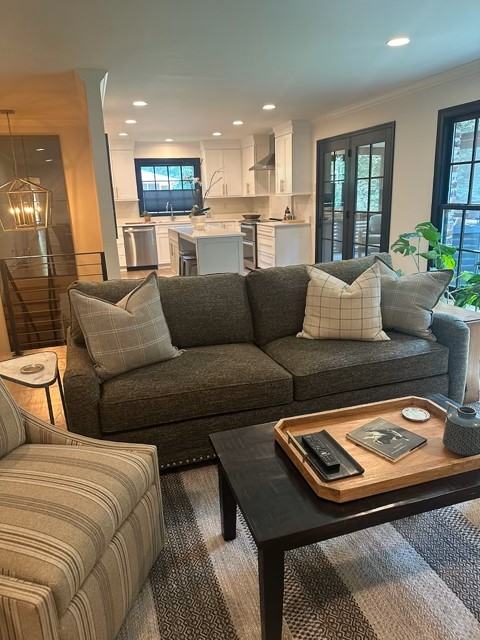 8120 Ainsworth Dr - Photo 5 of 21