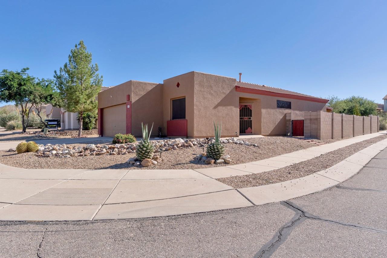 568 East Painted Pueblo Drive - Photo 2 of 27