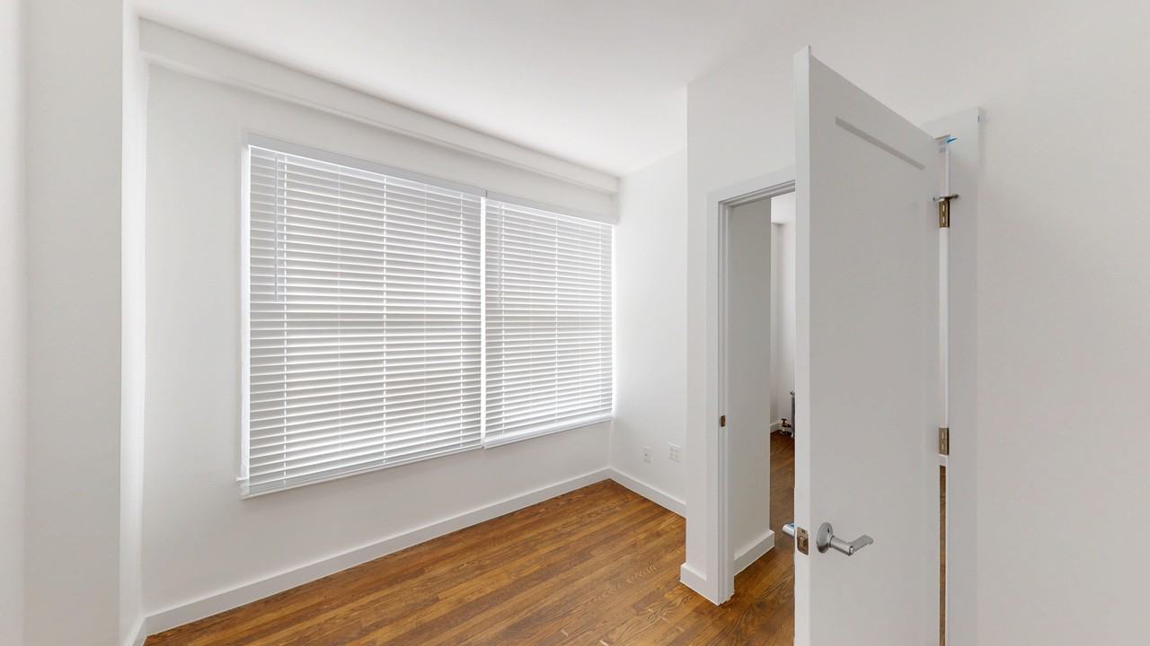 725 Ellis Street - Photo 2 of 33