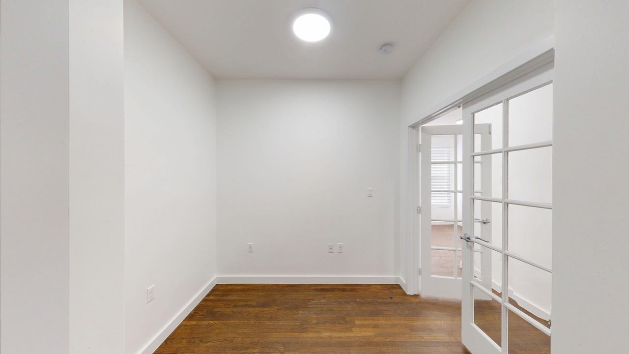 725 Ellis Street - Photo 3 of 33