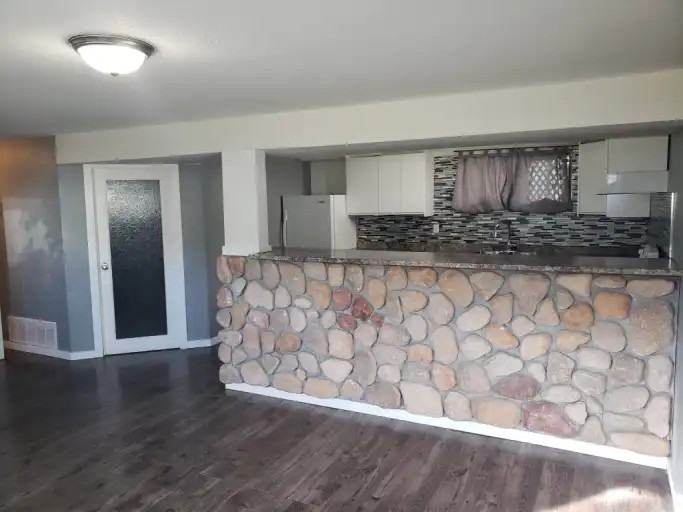 131 Tamarack Ave - Photo 2 of 6