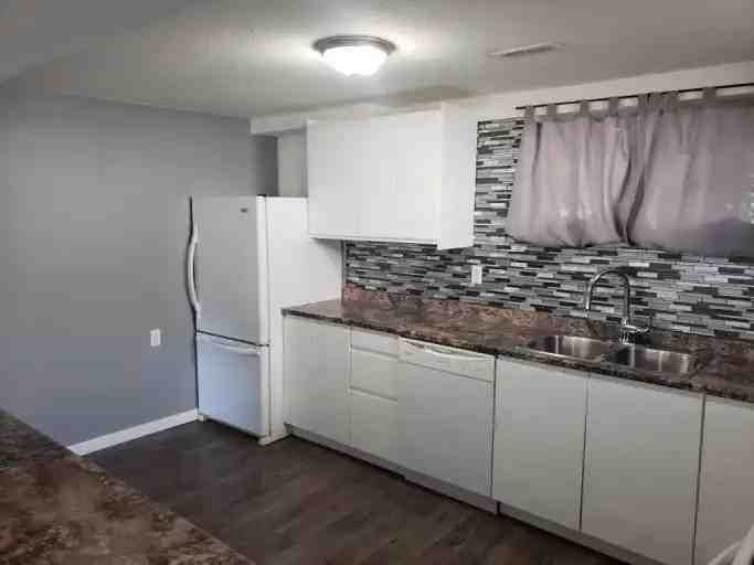 131 Tamarack Ave - Photo 5 of 6