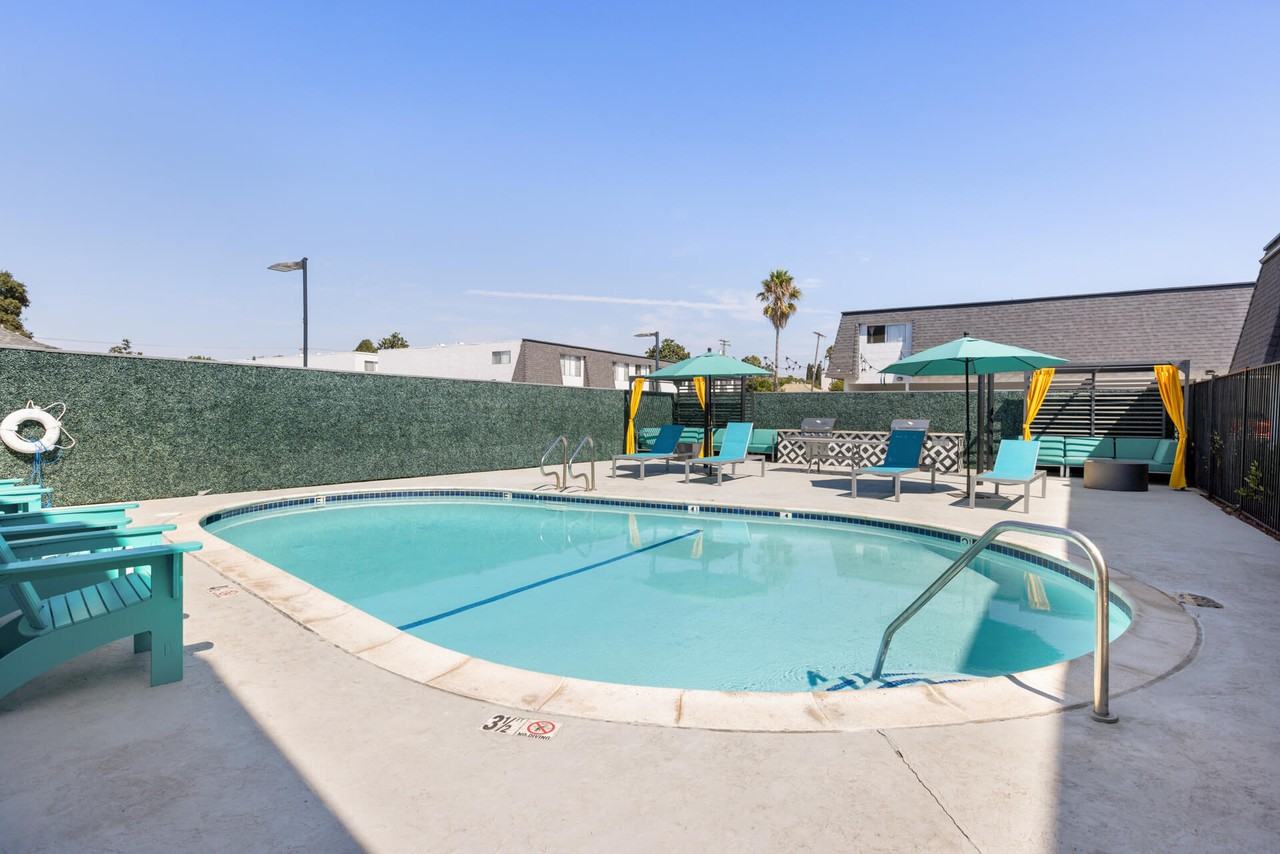 Mar at National City - Photo 2 of 16