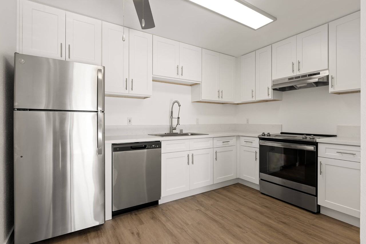 The Hills at Fashion Valley - Photo 5 of 36