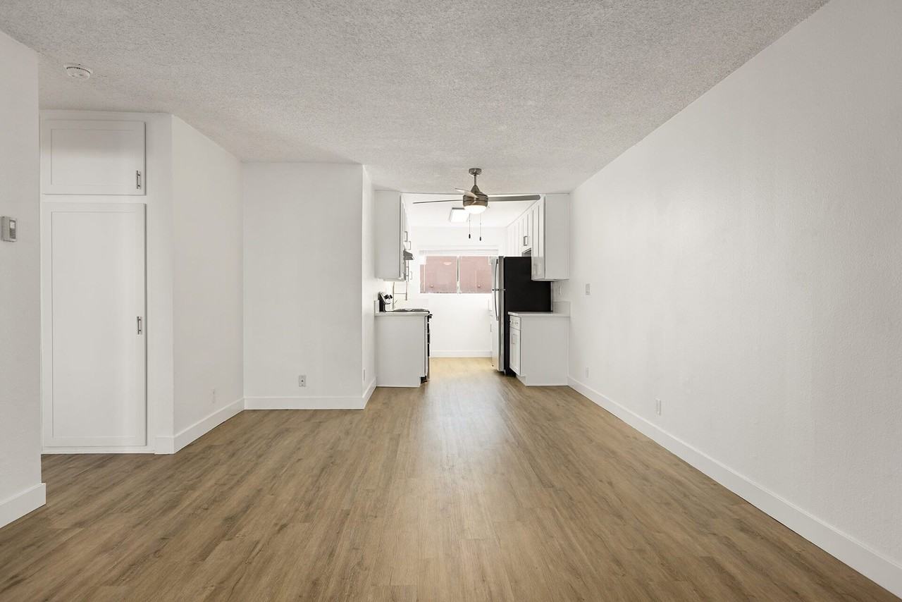 Valle at 9121 Kenwood - Photo 3 of 20