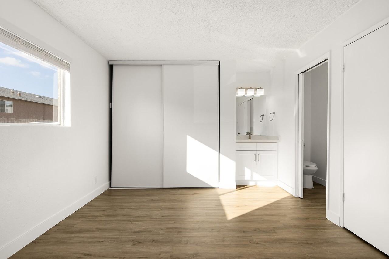 Valle at 9121 Kenwood - Photo 5 of 20