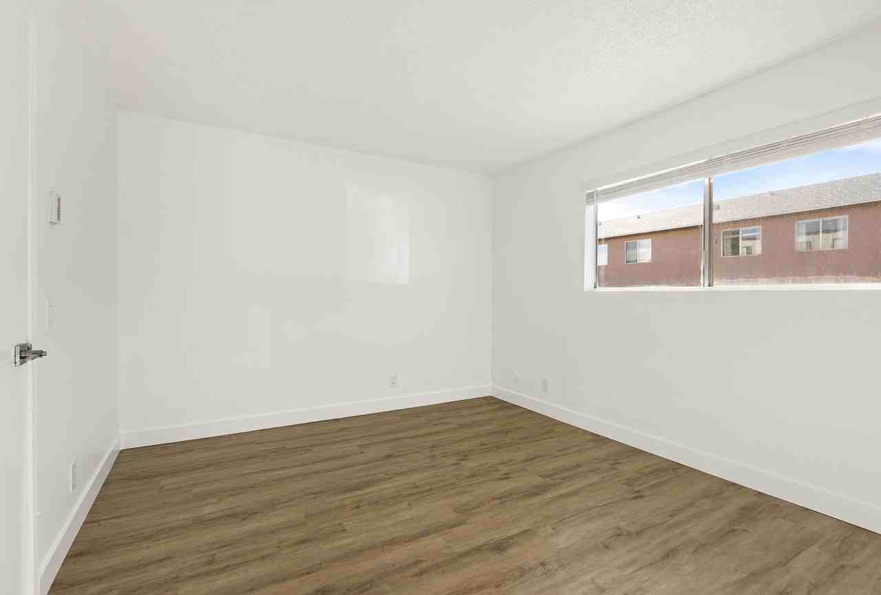 Valle at 9121 Kenwood - Photo 6 of 20