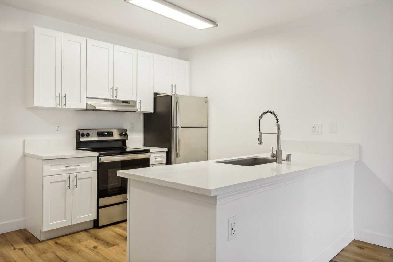 Valle at 9151 Kenwood - Photo 2 of 23