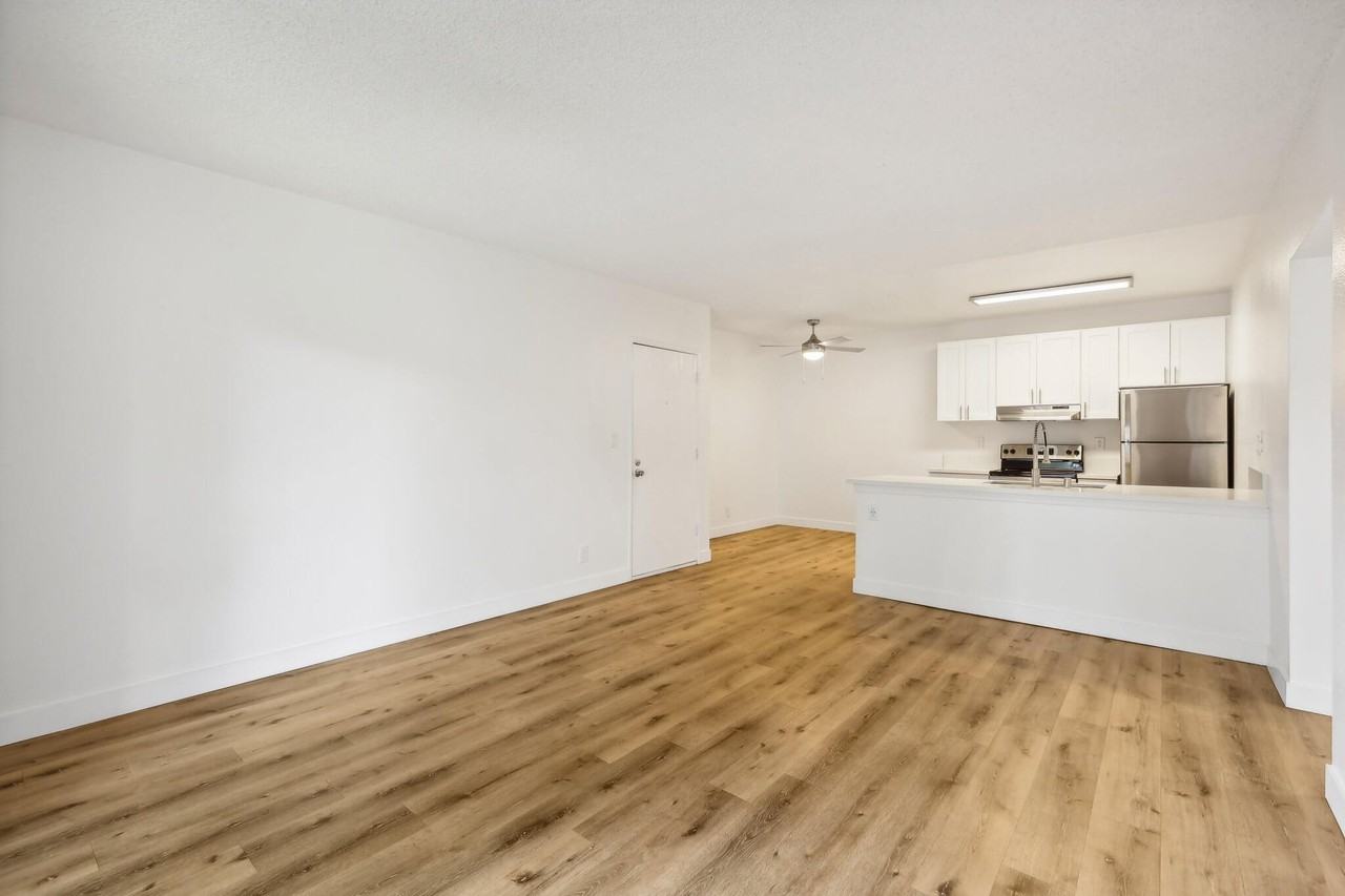 Valle at 9151 Kenwood - Photo 6 of 23