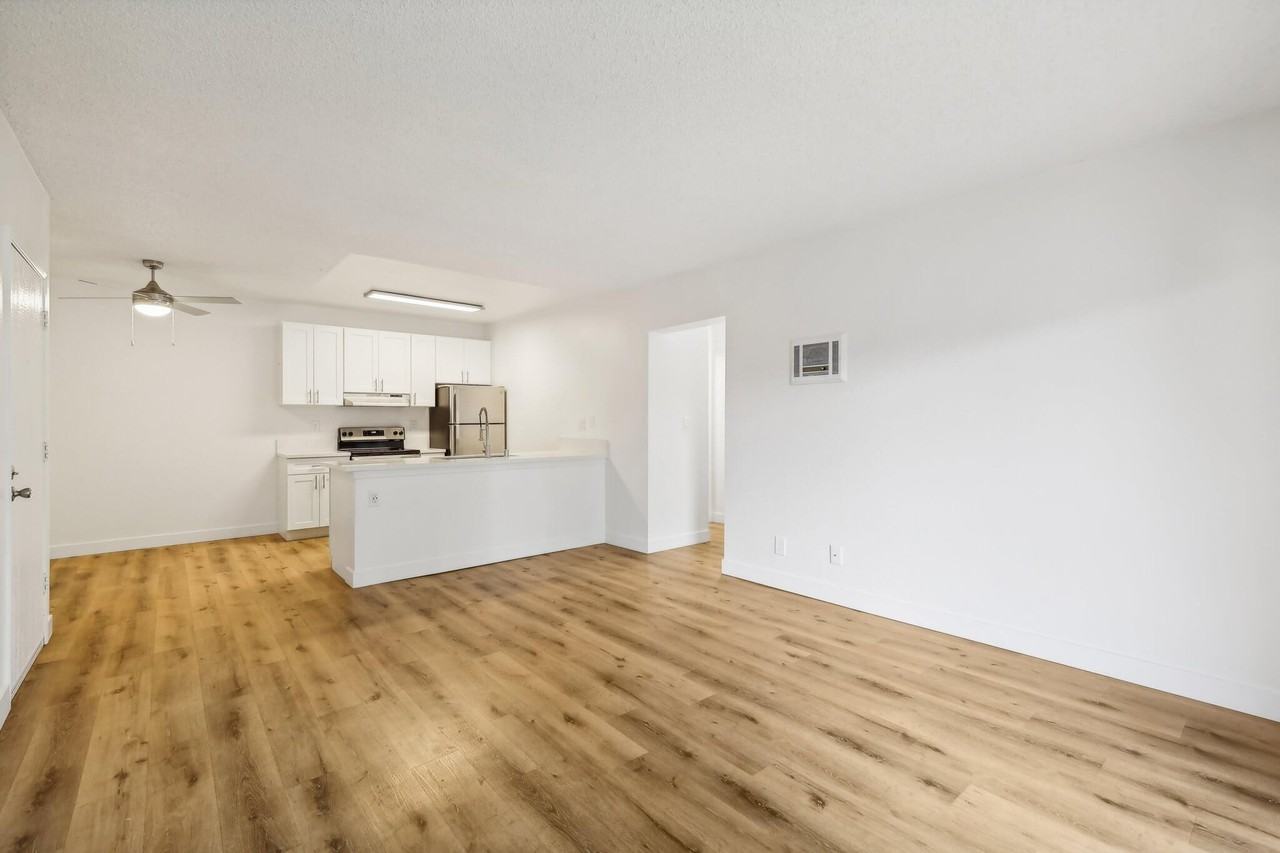 Valle at 9151 Kenwood - Photo 5 of 23