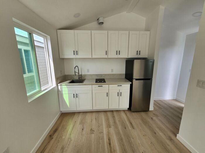 2409 L St #1 - Photo 4 of 9