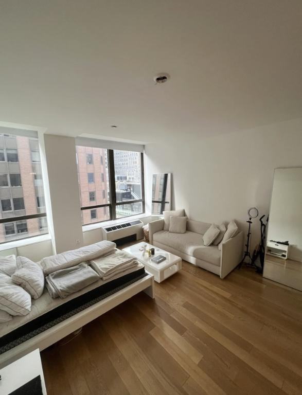 Wall St #1904 - Photo 2 of 15