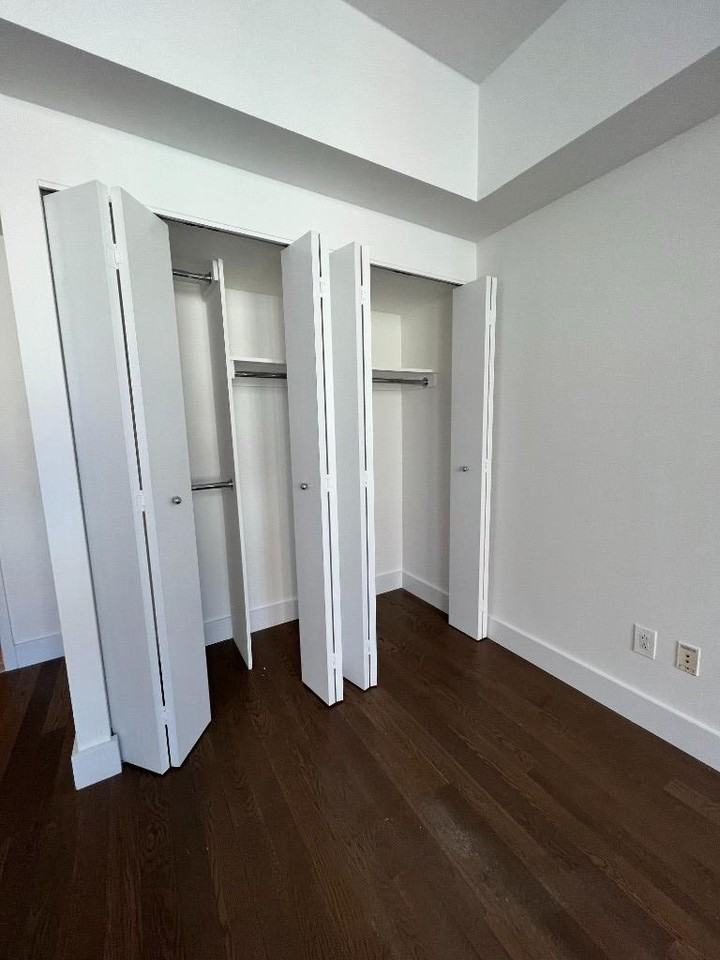 Battery Pl #504 - Photo 3 of 8