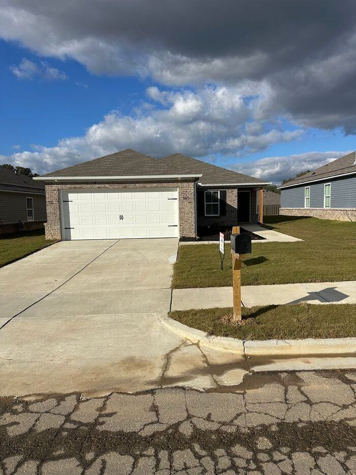 1623 Simmons Street Southeast - Photo 6 of 22