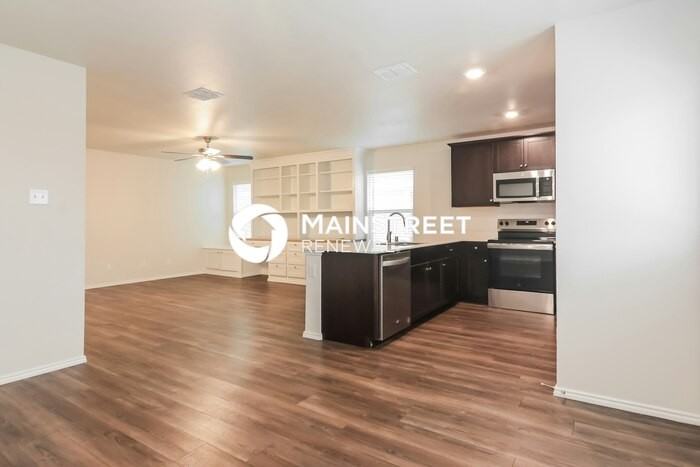 5213 Longshadow Dr - Photo 4 of 18