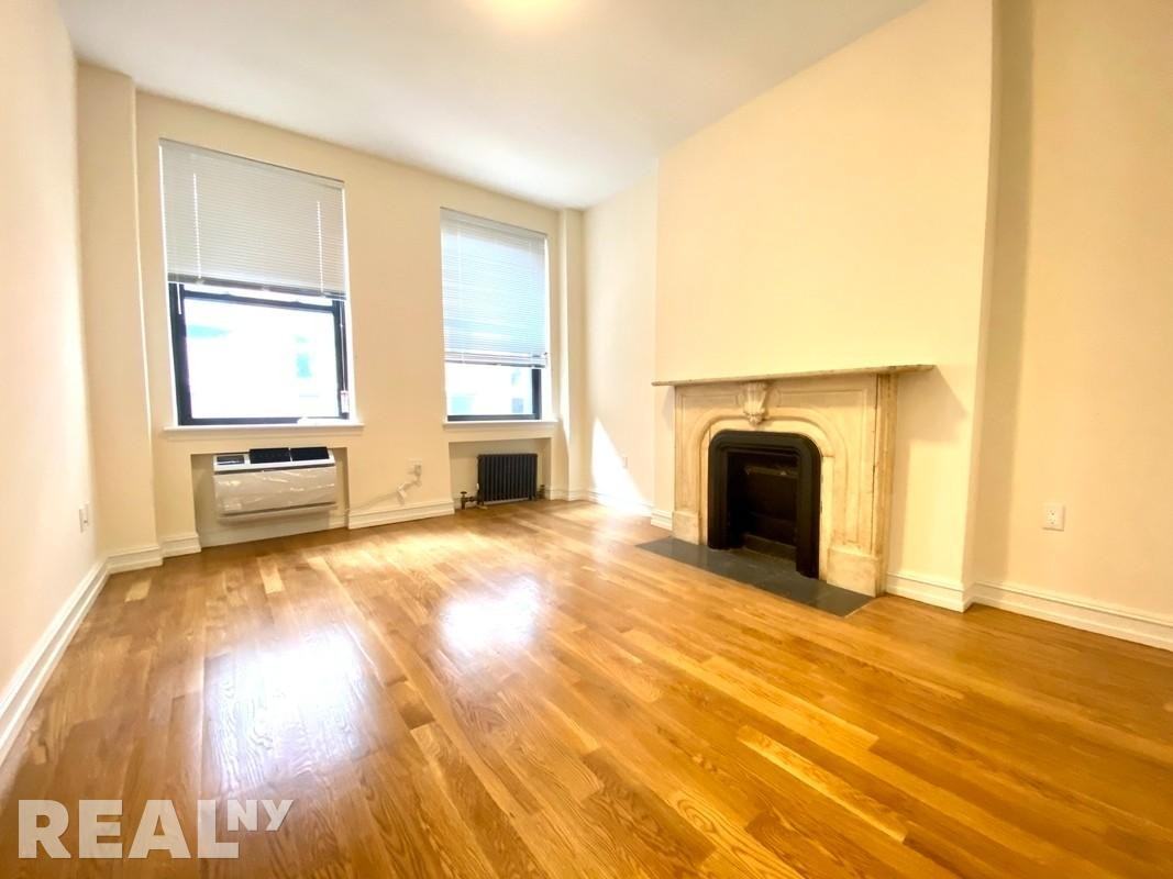 E 24th St #1A - Photo 2 of 5