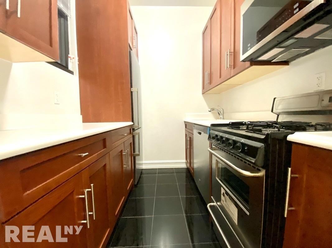 E 24th St #1A - Photo 4 of 5