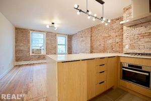 featured image of Crosby St #1F