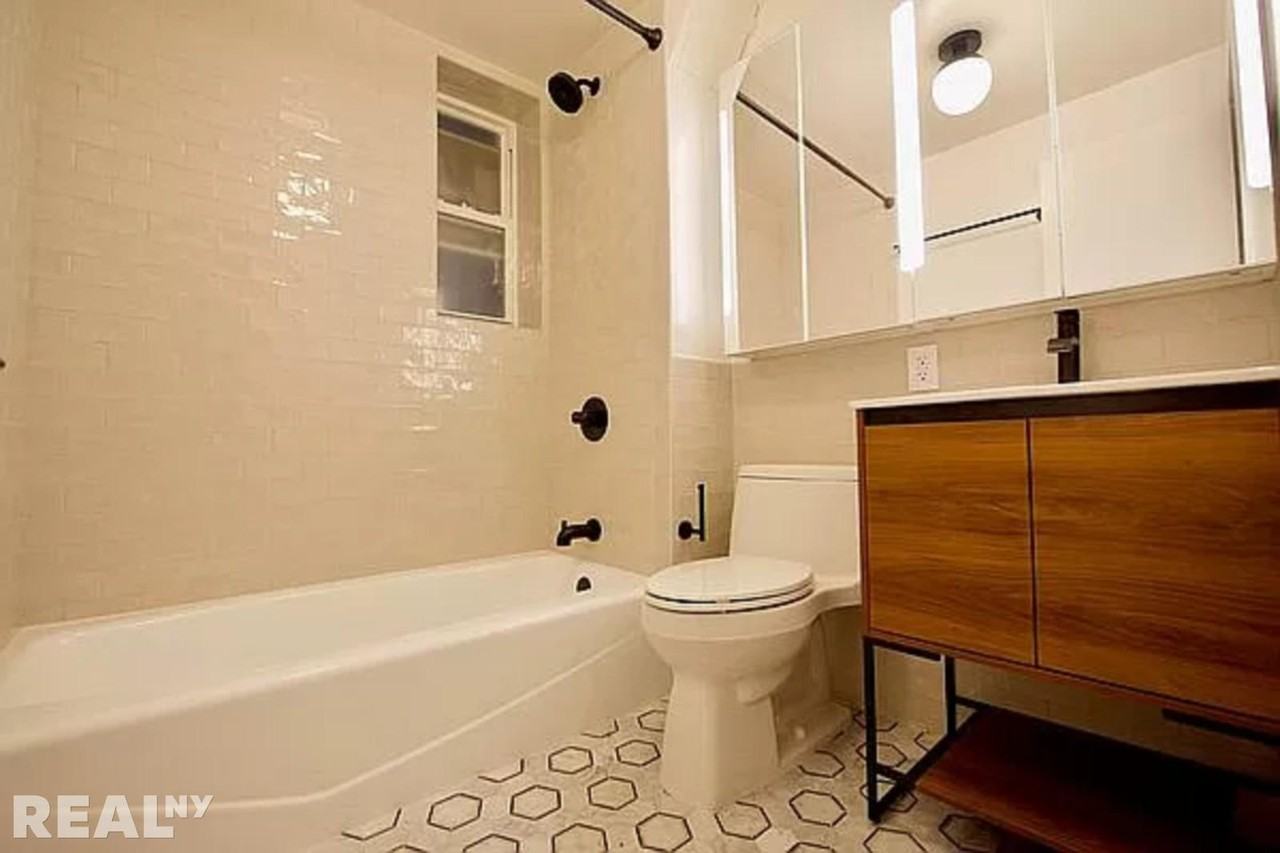 Crosby St #1F - Photo 7 of 11