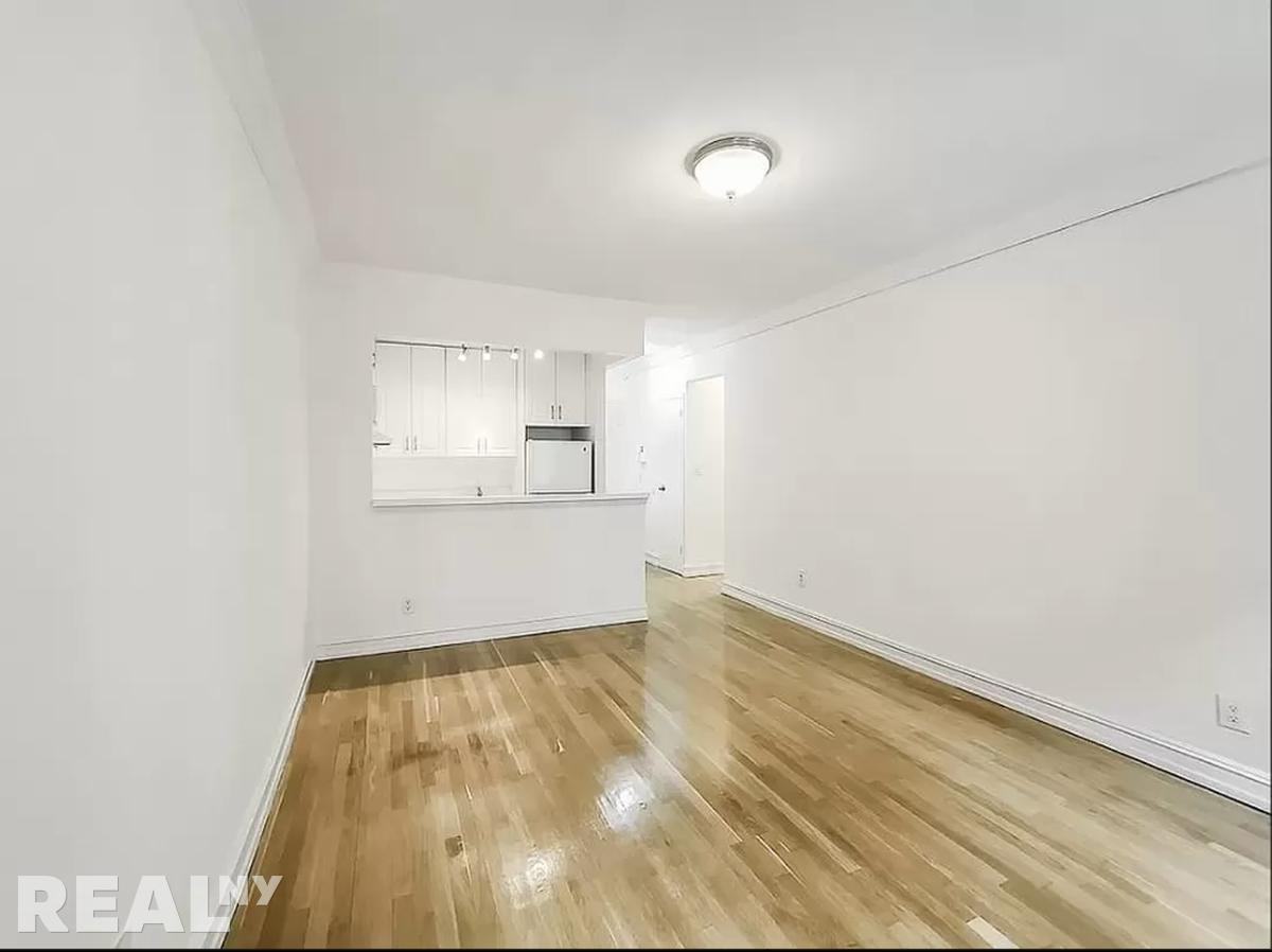 E 74th St #2G - Photo 2 of 7