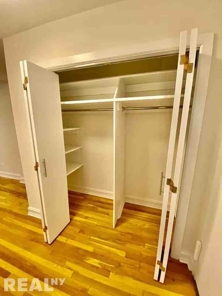 W 16th St #5H - Photo 6 of 7