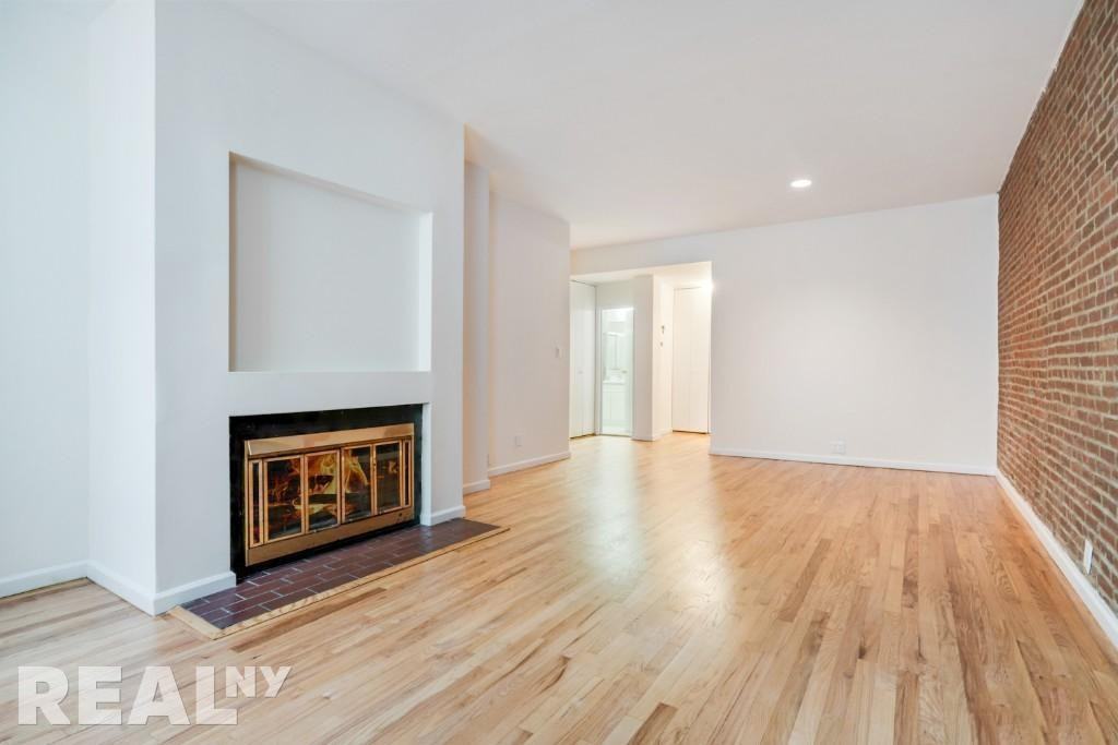 E 12th St #506 - Photo 3 of 6