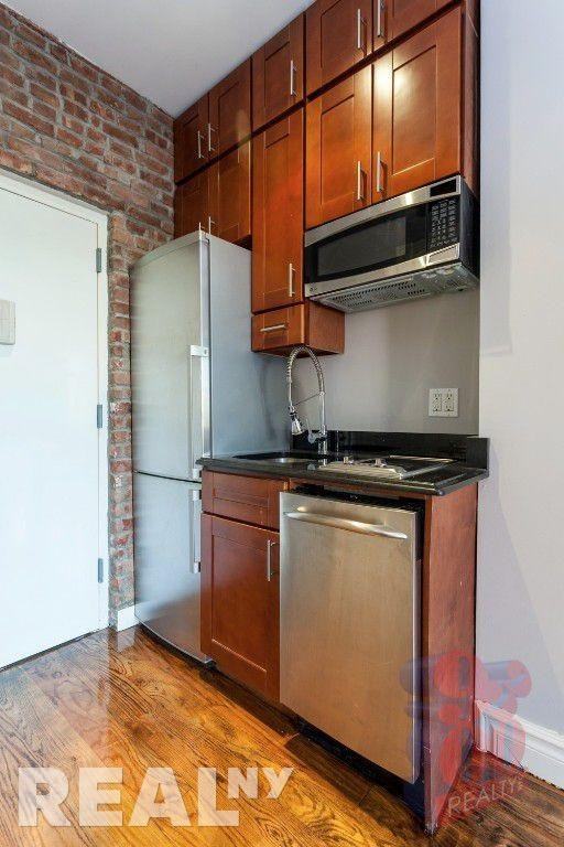 W 14th St #4D - Photo 4 of 5