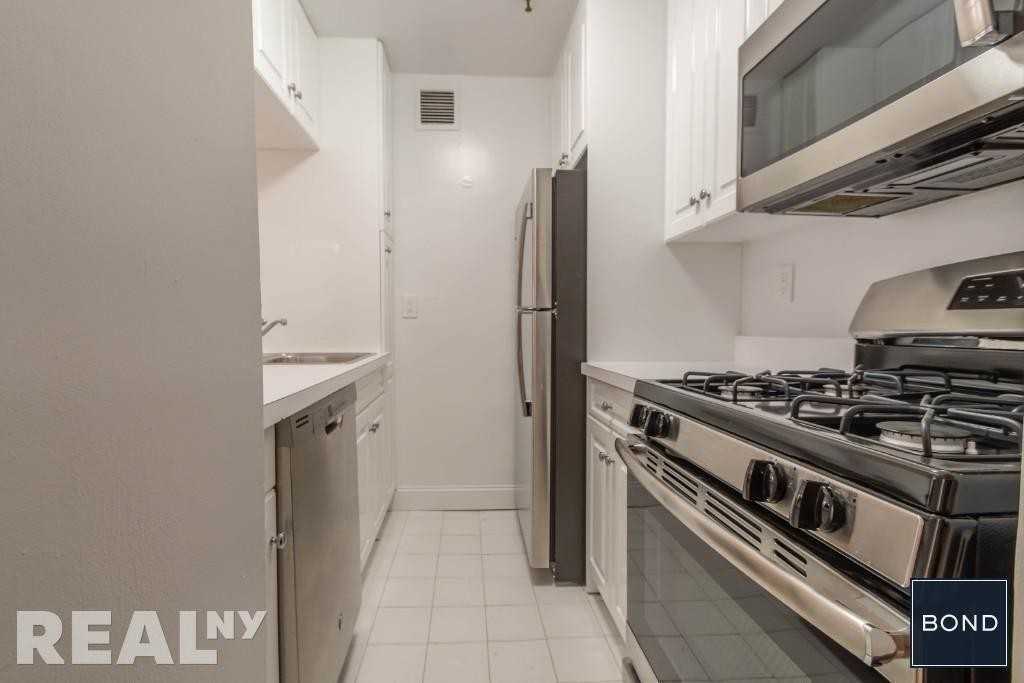 Astor Pl #3T - Photo 3 of 11