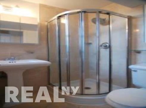 E 18th St #F3 - Photo 3 of 6