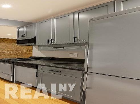 E 18th St #F3 - Photo 5 of 6