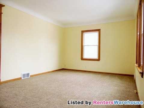 2913 Maple St - Photo 2 of 14