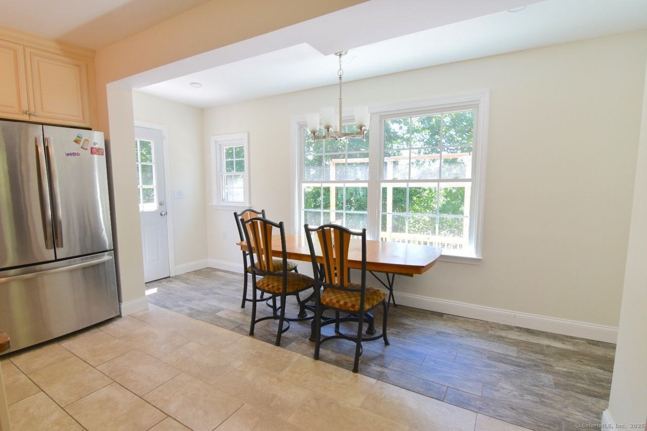 541 Willow St - Photo 4 of 19