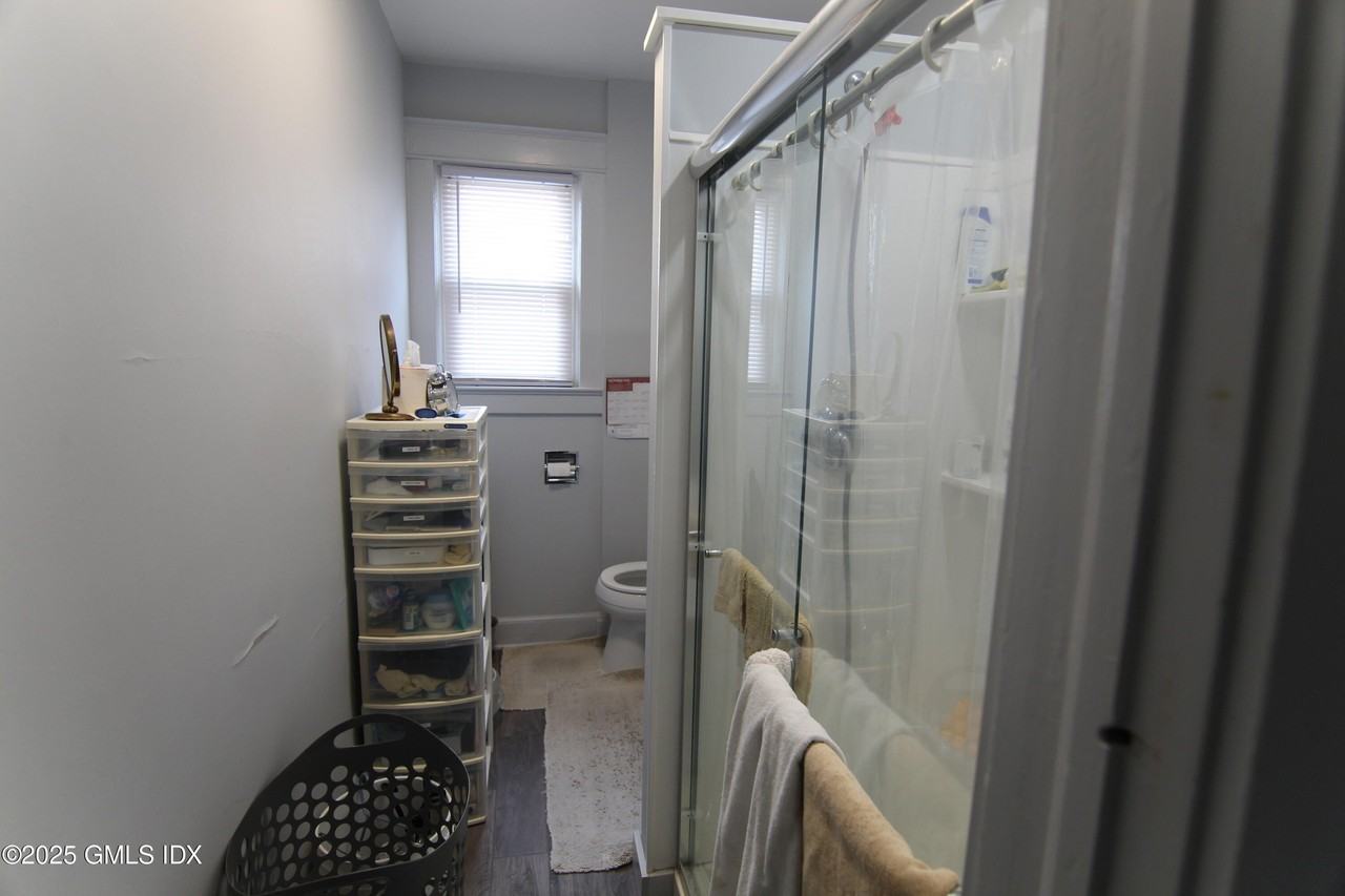 434 E Putnam Ave #2L - Photo 7 of 13