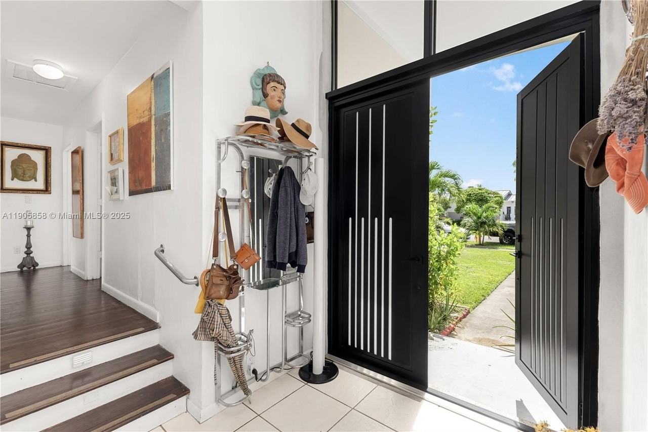 8531 Sw 27th Ter - Photo 2 of 22