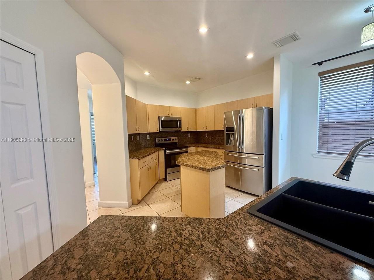 14047 Southwest 155th Street - Photo 7 of 23