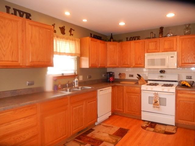 1521 Portage Ln - Photo 2 of 24