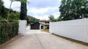 featured image of 10252 Haines Canyon Ave