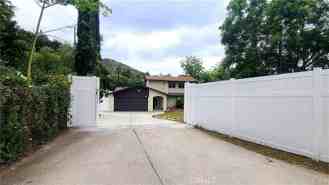 10252 Haines Canyon Ave - Photo 1 of 1