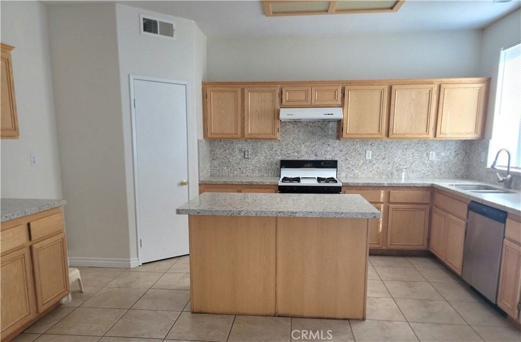 11729 Cliffwood Rd - Photo 2 of 8