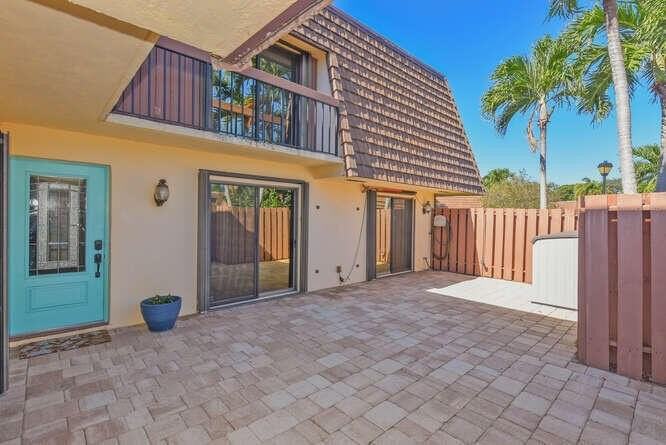 11 Atrium Cir #D - Photo 2 of 28