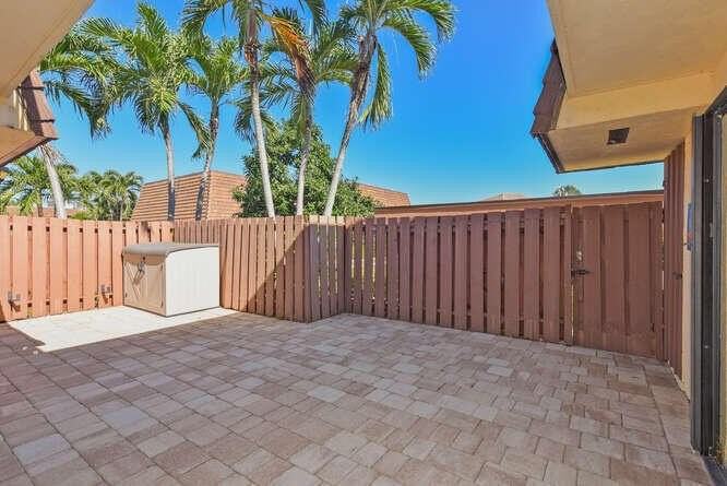 11 Atrium Cir #D - Photo 3 of 28