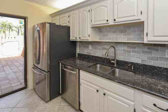 11 Atrium Cir #D - Photo 6 of 28