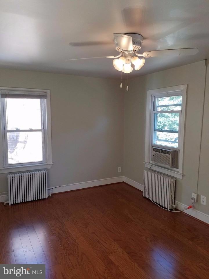 1553 19th St N Apt 2 #2 - Photo 5 of 11