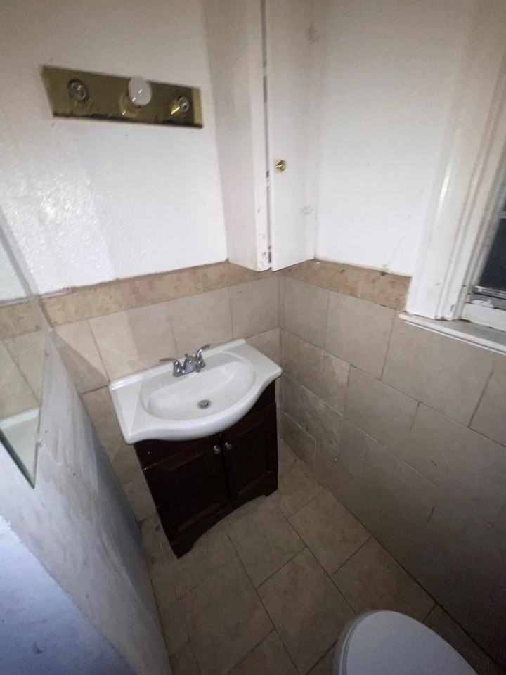 4236 Delaware St - Photo 6 of 32